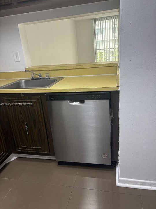 For Rent: $1,550 (1 beds, 1 baths, 826 Square Feet)