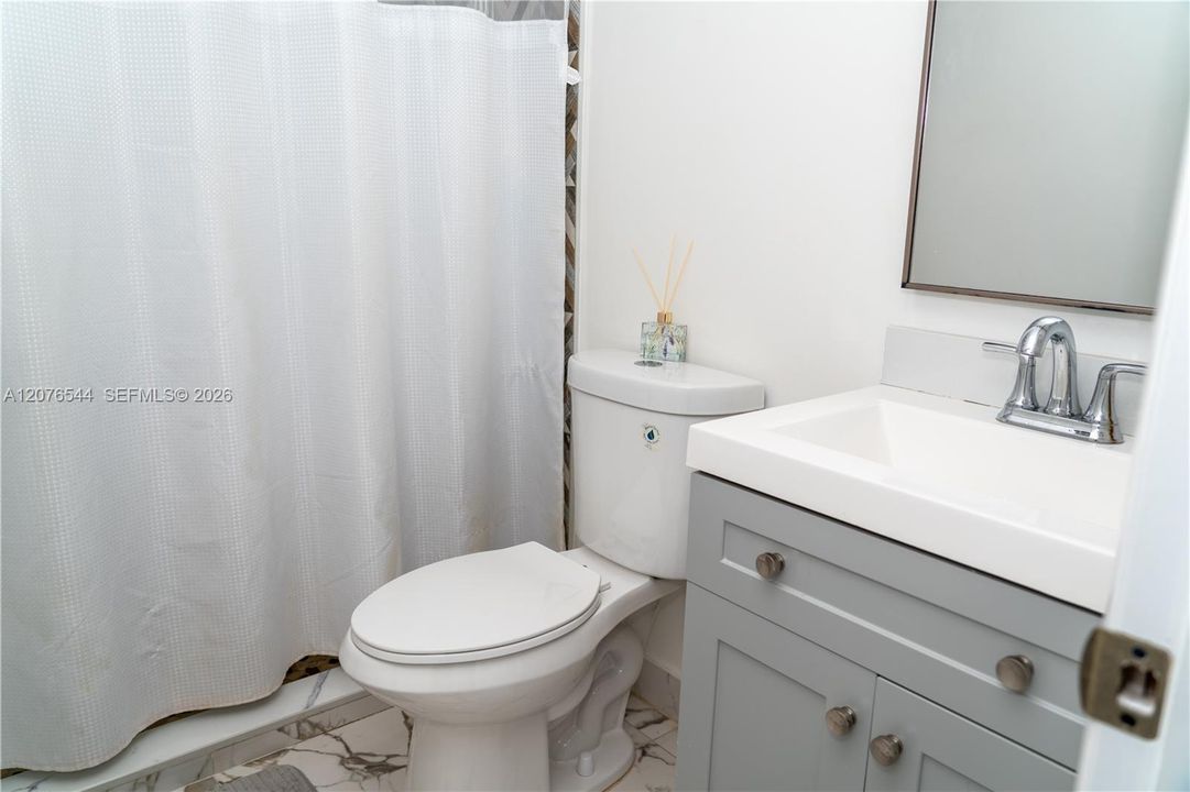 For Rent: $2,300 (2 beds, 2 baths, 1095 Square Feet)