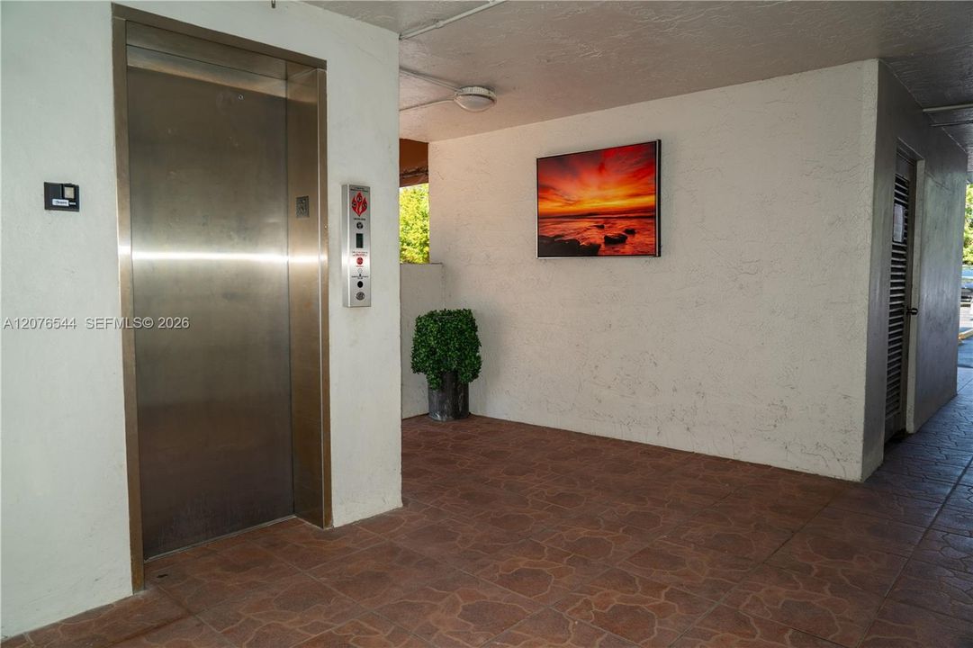 For Rent: $2,300 (2 beds, 2 baths, 1095 Square Feet)