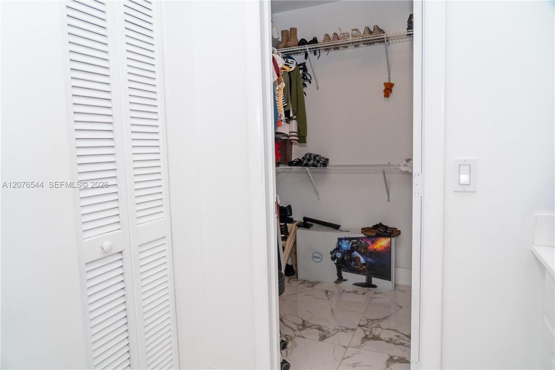 For Rent: $2,300 (2 beds, 2 baths, 1095 Square Feet)