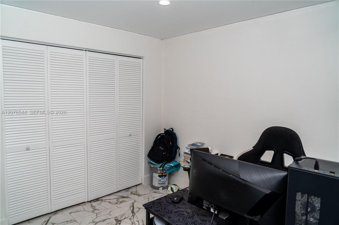 For Rent: $2,300 (2 beds, 2 baths, 1095 Square Feet)