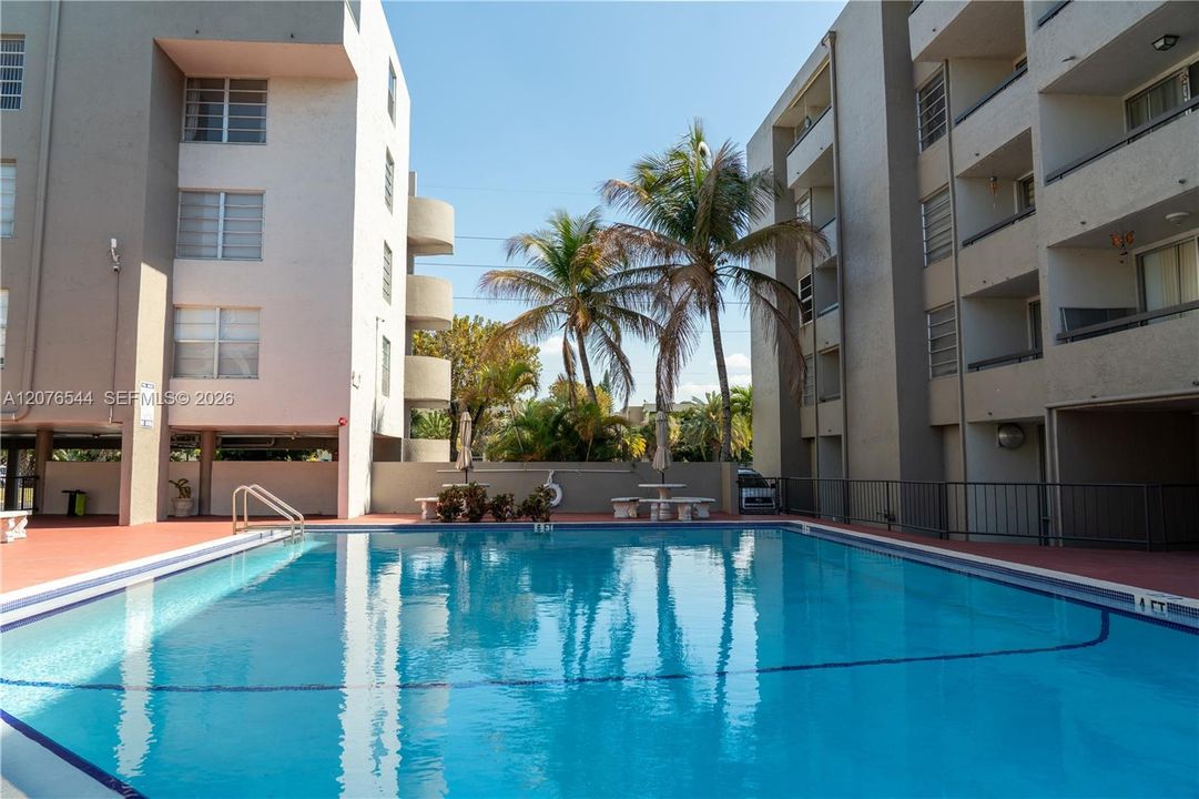 For Rent: $2,300 (2 beds, 2 baths, 1095 Square Feet)