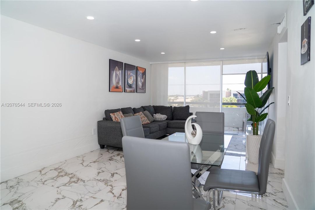 For Rent: $2,300 (2 beds, 2 baths, 1095 Square Feet)