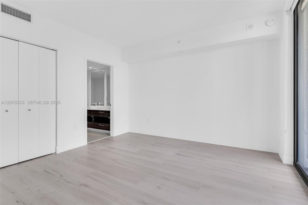 For Sale: $885,000 (2 beds, 2 baths, 1048 Square Feet)