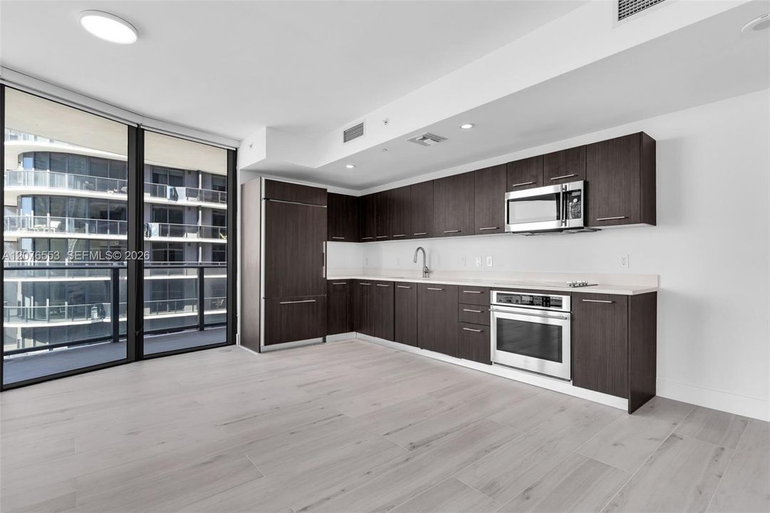 For Sale: $885,000 (2 beds, 2 baths, 1048 Square Feet)