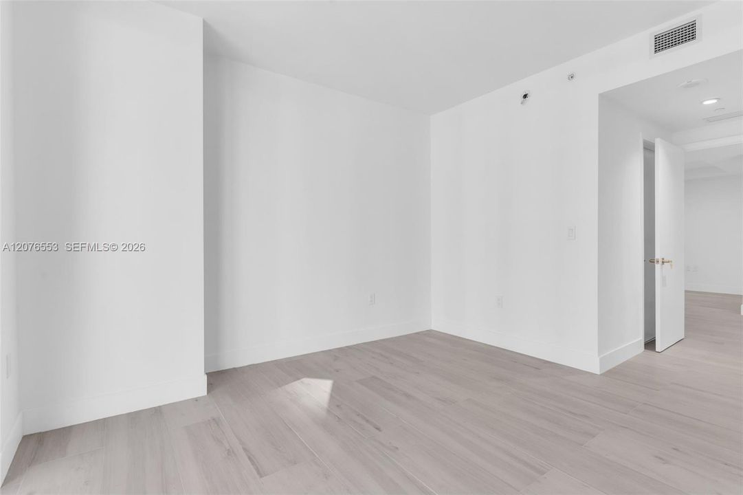 For Sale: $885,000 (2 beds, 2 baths, 1048 Square Feet)