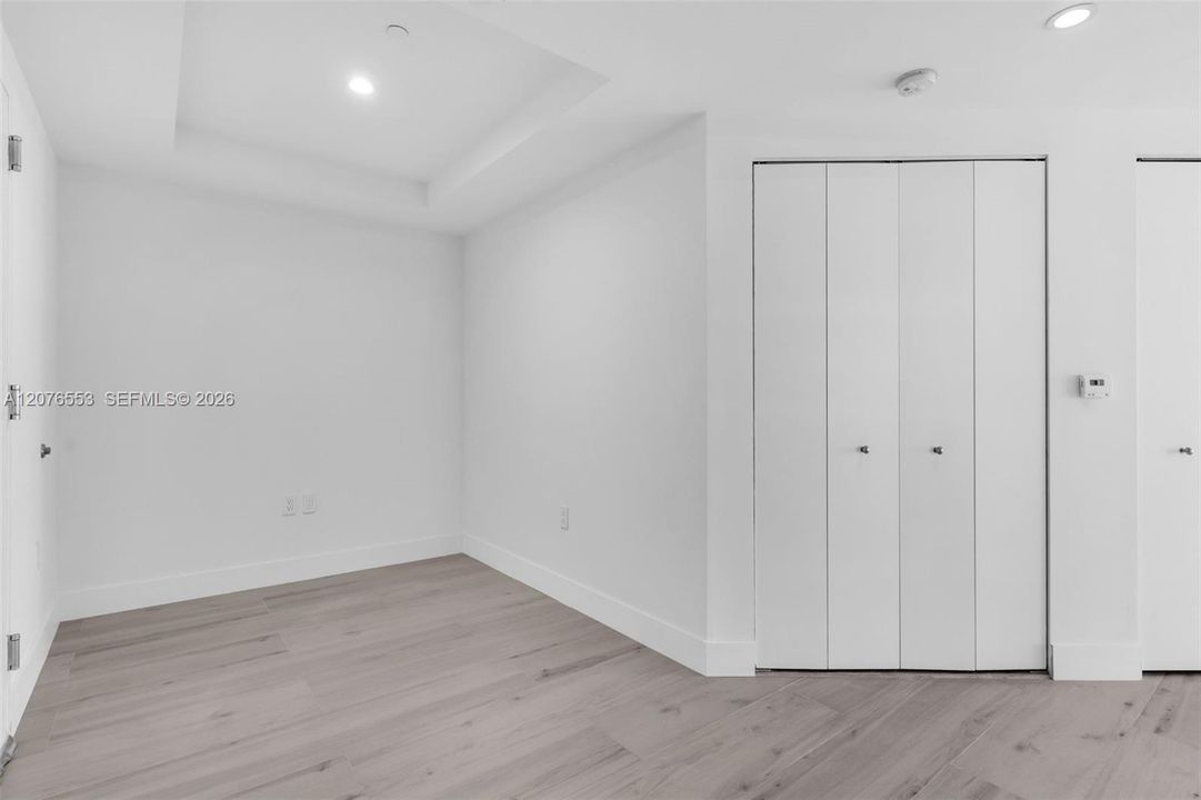 For Sale: $885,000 (2 beds, 2 baths, 1048 Square Feet)