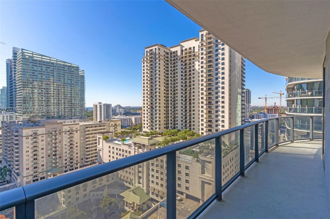 For Sale: $885,000 (2 beds, 2 baths, 1048 Square Feet)