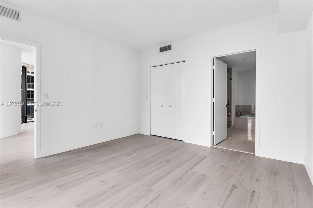 For Sale: $885,000 (2 beds, 2 baths, 1048 Square Feet)