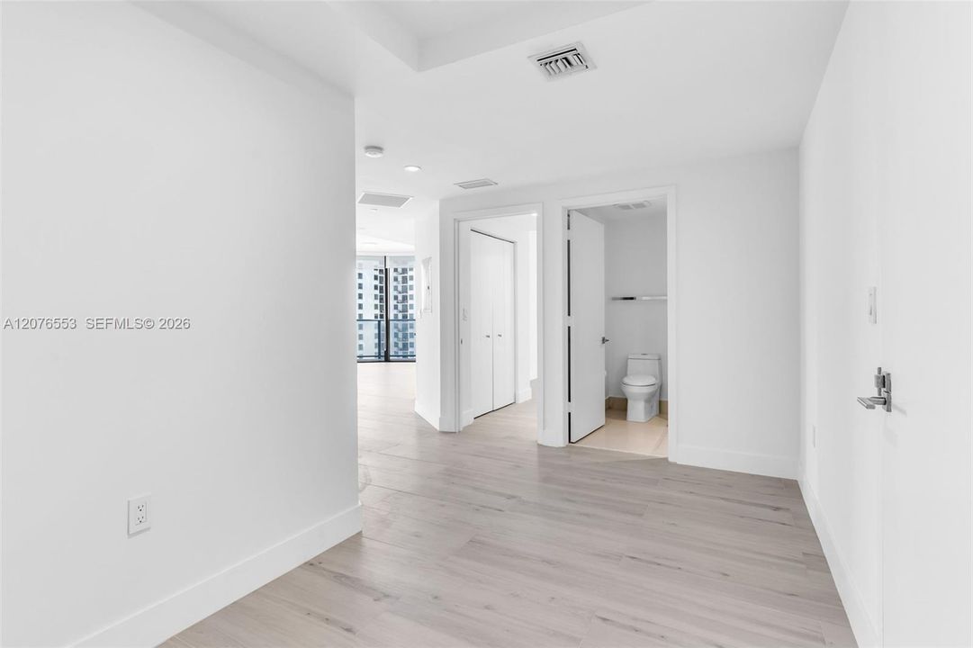 For Sale: $885,000 (2 beds, 2 baths, 1048 Square Feet)
