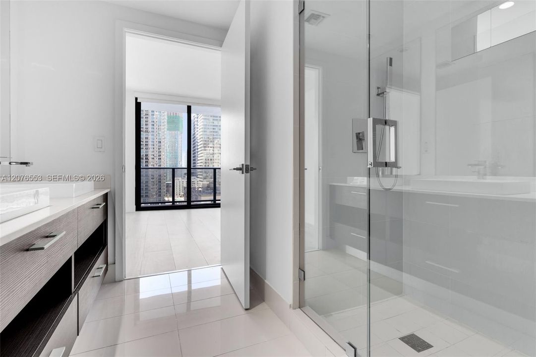 For Sale: $885,000 (2 beds, 2 baths, 1048 Square Feet)