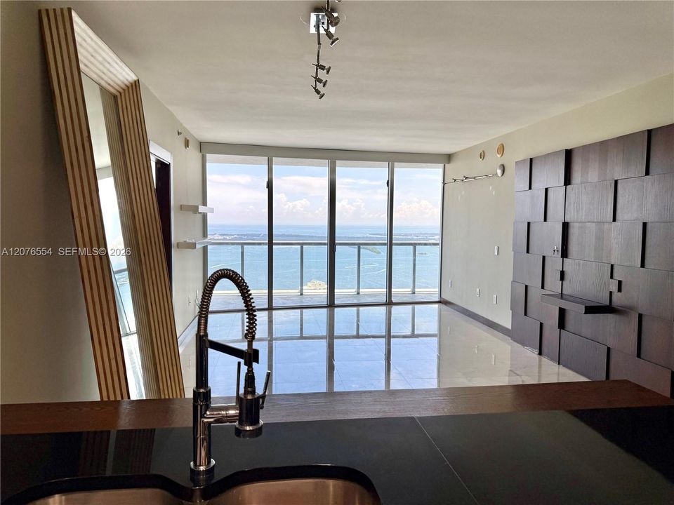 В аренду: $5,900 (2 спален, 2 ванн, 1313 Квадратных фут)