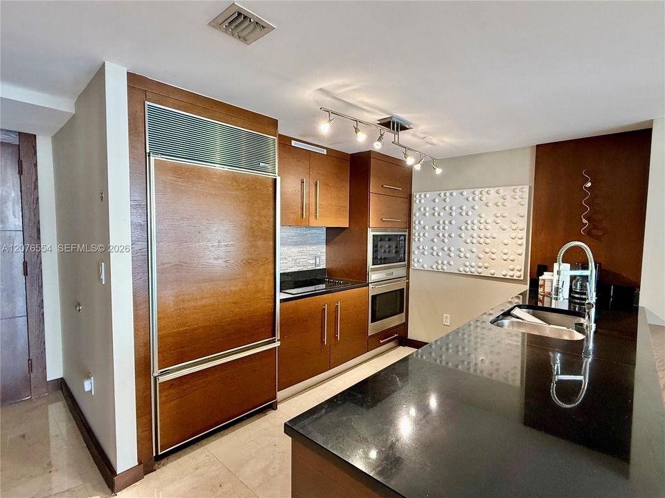 В аренду: $5,900 (2 спален, 2 ванн, 1313 Квадратных фут)