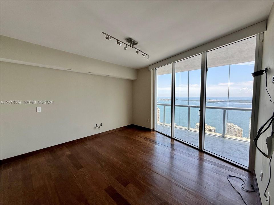 В аренду: $5,900 (2 спален, 2 ванн, 1313 Квадратных фут)