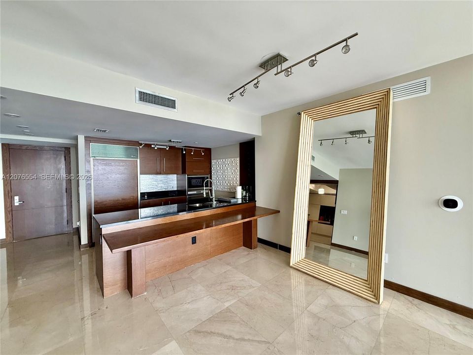 В аренду: $5,900 (2 спален, 2 ванн, 1313 Квадратных фут)