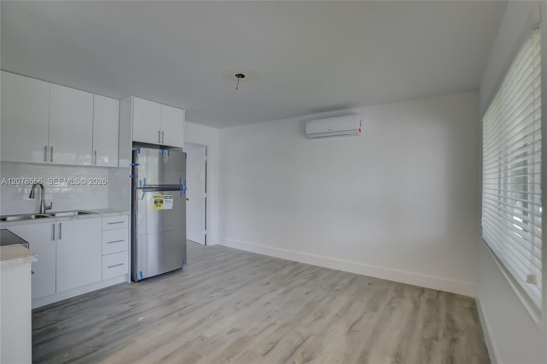 For Rent: $2,500 (2 beds, 1 baths, 7334 Square Feet)