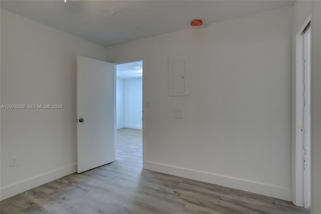 For Rent: $2,500 (2 beds, 1 baths, 7334 Square Feet)
