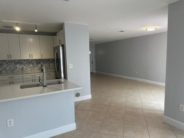 kitchen/living/snack bar