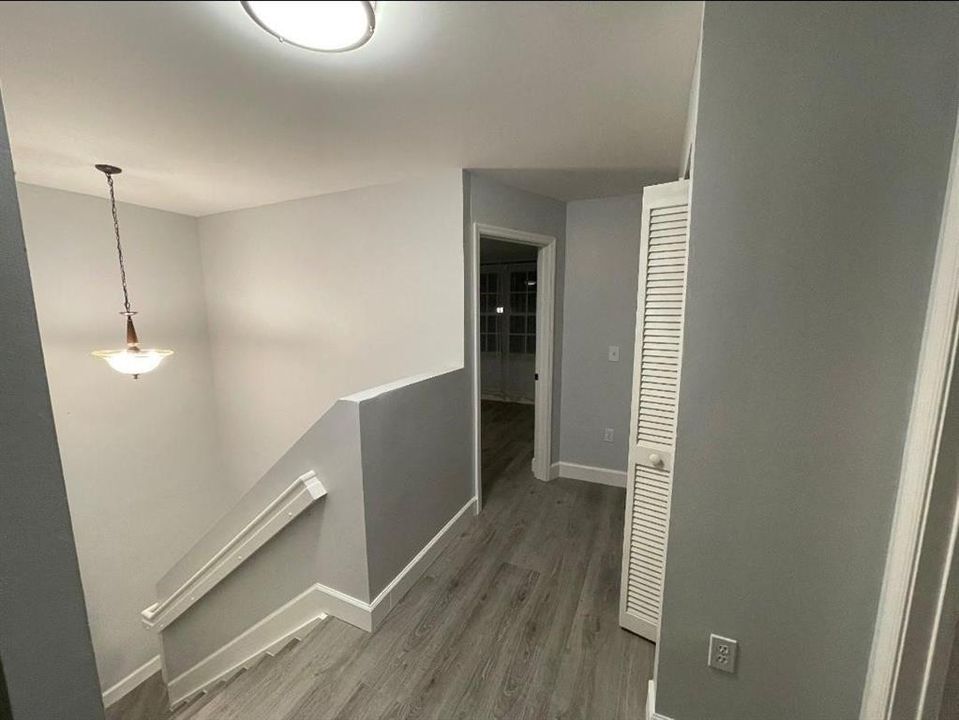 landing 2nd floor all bedrooms upstairs