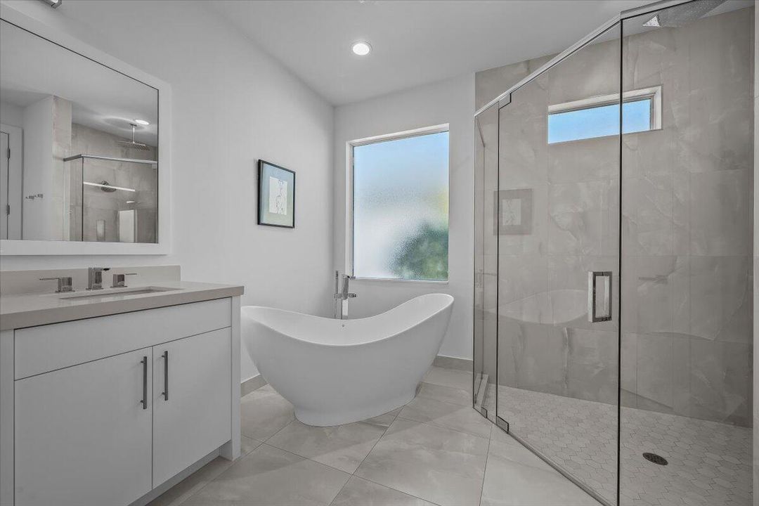Spa-Like Owner's Suite Bathroom