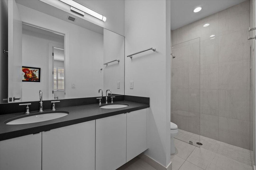 2nd Bathroom