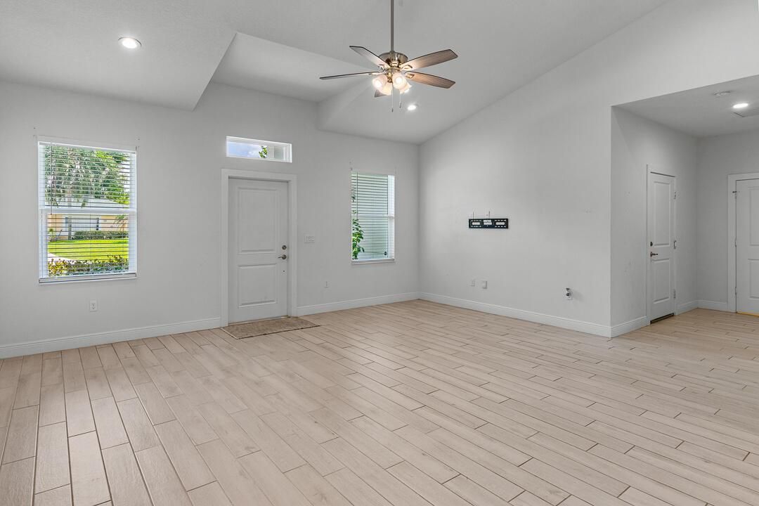 275 SW Elderberyy Drive-11