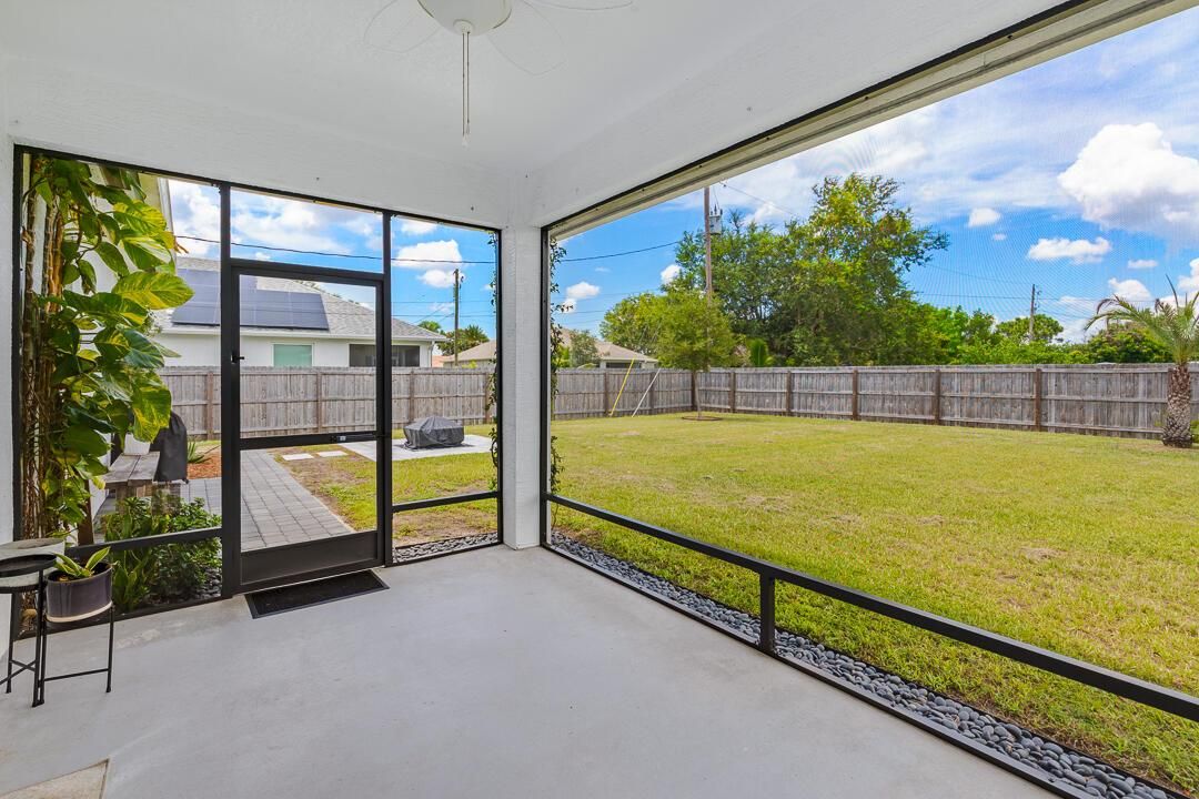 275 SW Elderberyy Drive-30