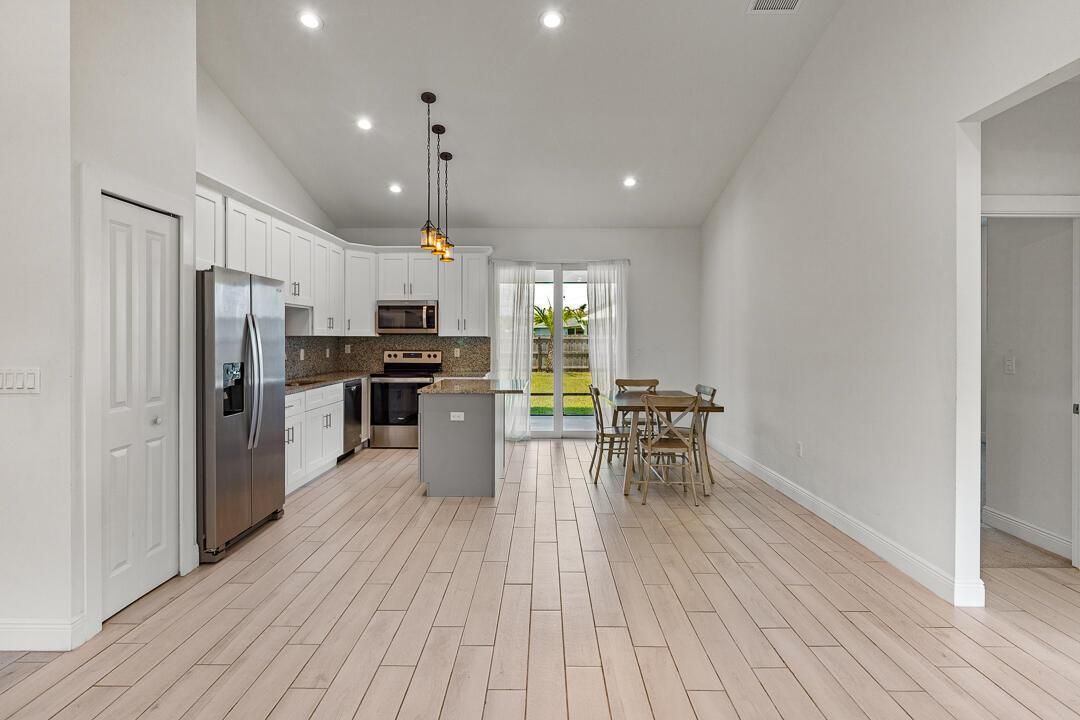 275 SW Elderberyy Drive-7