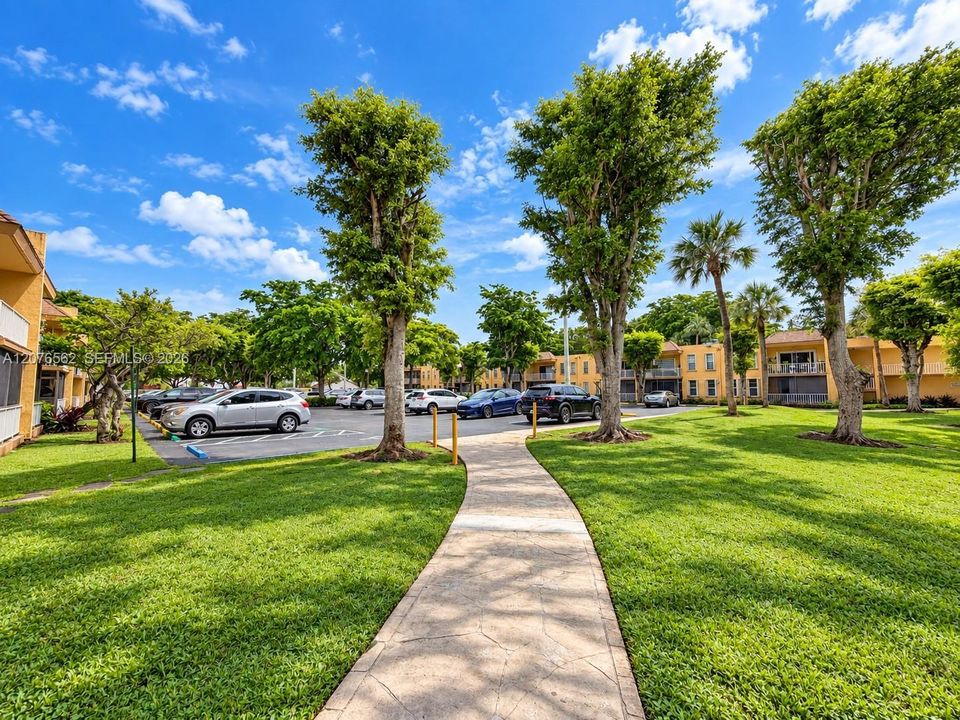 For Sale: $325,000 (3 beds, 2 baths, 1262 Square Feet)