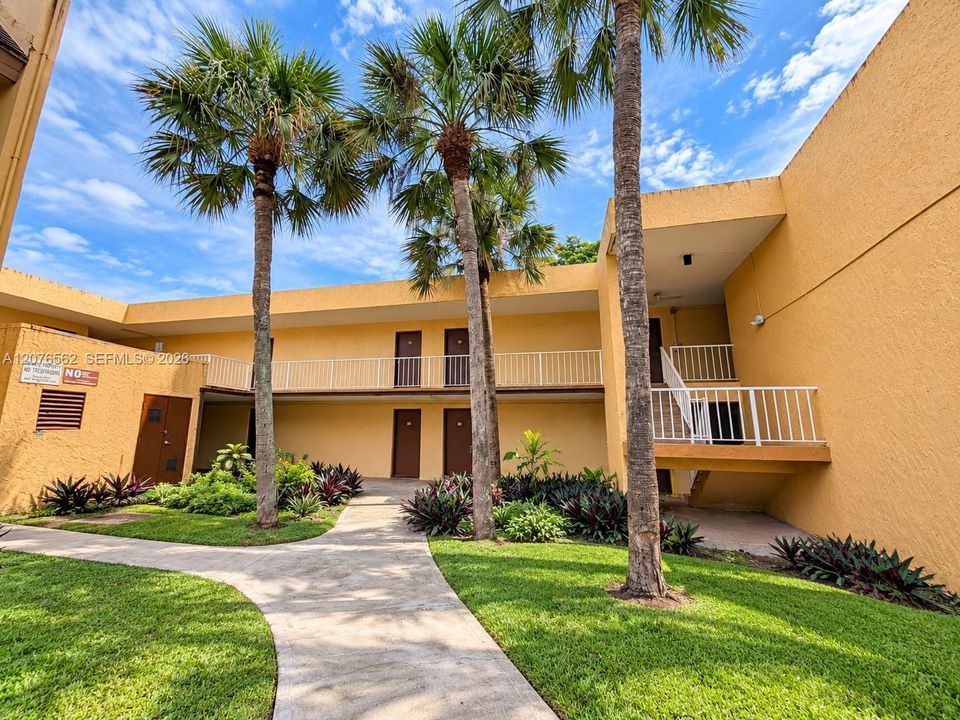 For Sale: $325,000 (3 beds, 2 baths, 1262 Square Feet)