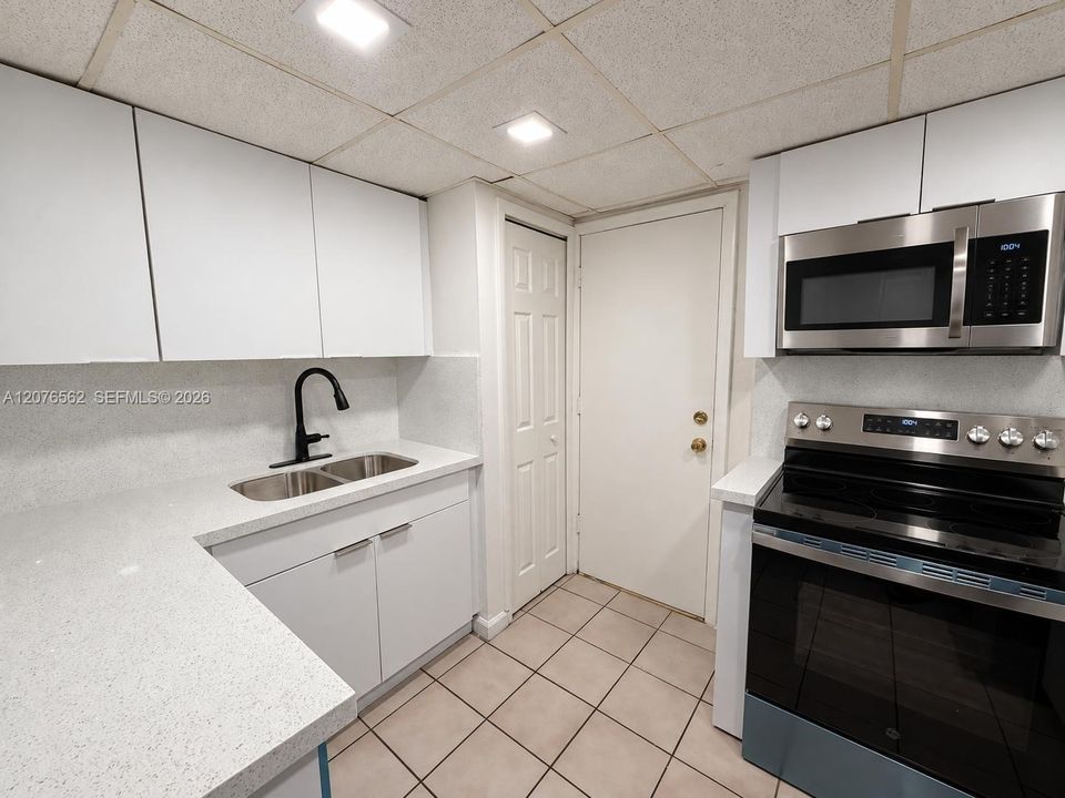 For Sale: $325,000 (3 beds, 2 baths, 1262 Square Feet)
