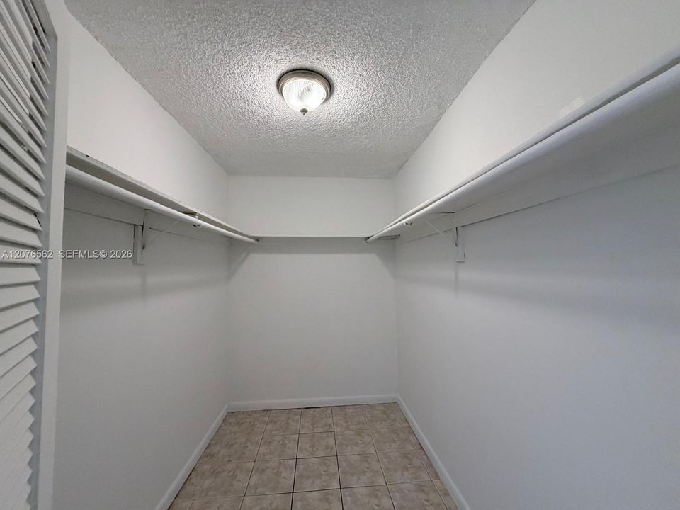 For Sale: $325,000 (3 beds, 2 baths, 1262 Square Feet)