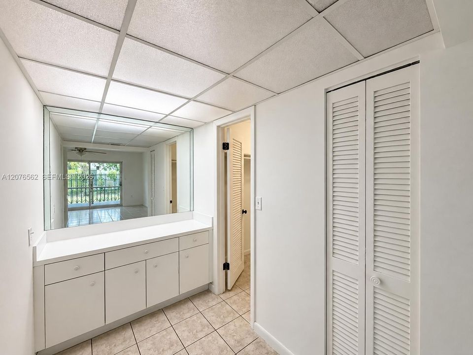For Sale: $325,000 (3 beds, 2 baths, 1262 Square Feet)