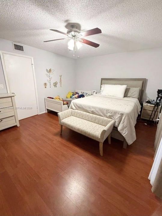 For Sale: $314,999 (3 beds, 2 baths, 1300 Square Feet)