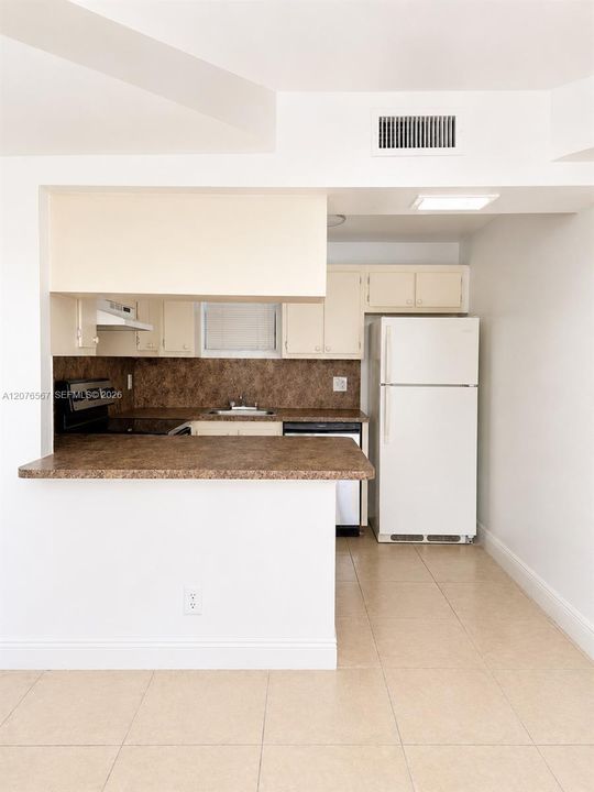 В аренду: $2,350 (2 спален, 2 ванн, 1036 Квадратных фут)
