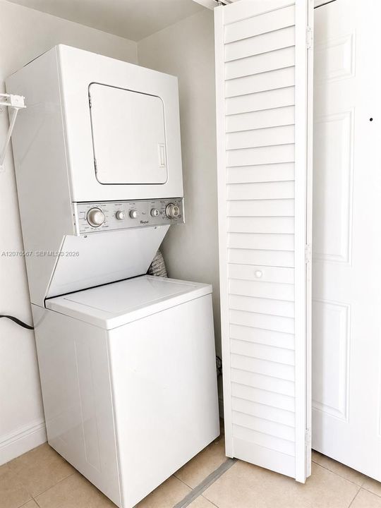 В аренду: $2,350 (2 спален, 2 ванн, 1036 Квадратных фут)