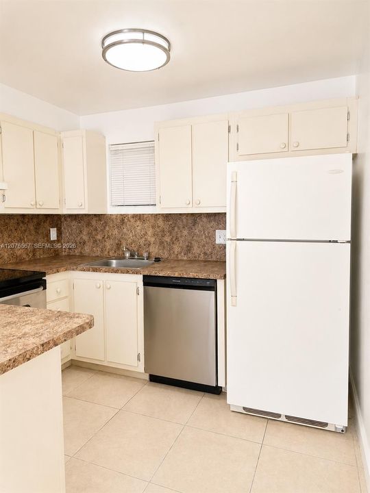 В аренду: $2,350 (2 спален, 2 ванн, 1036 Квадратных фут)