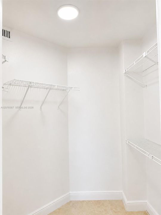 В аренду: $2,350 (2 спален, 2 ванн, 1036 Квадратных фут)