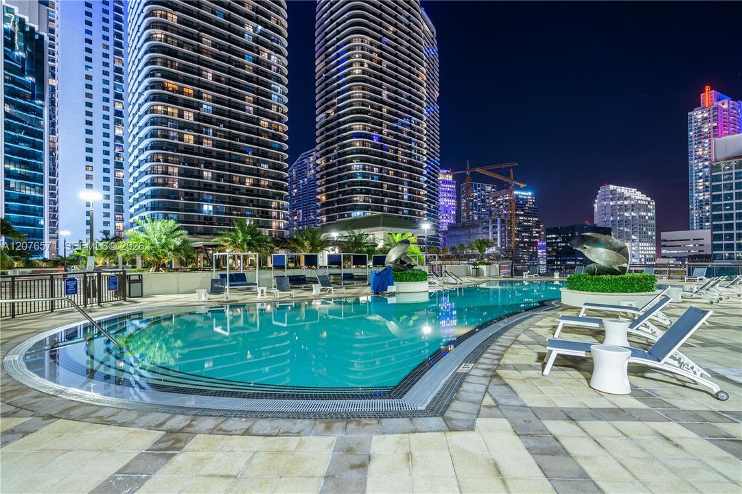 En Venta: $640,000 (2 camas, 2 baños, 1064 Pies cuadrados)