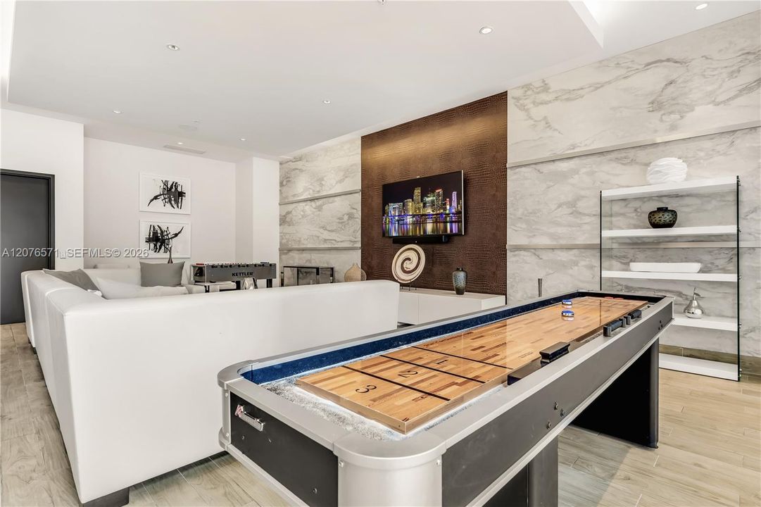 En Venta: $640,000 (2 camas, 2 baños, 1064 Pies cuadrados)