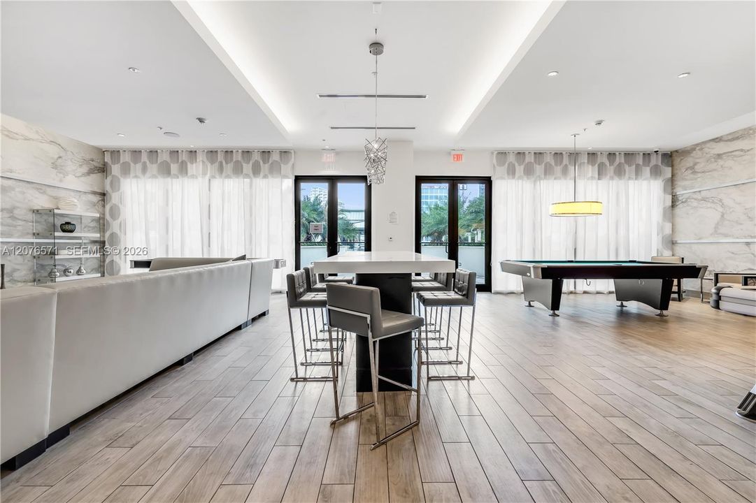 En Venta: $640,000 (2 camas, 2 baños, 1064 Pies cuadrados)
