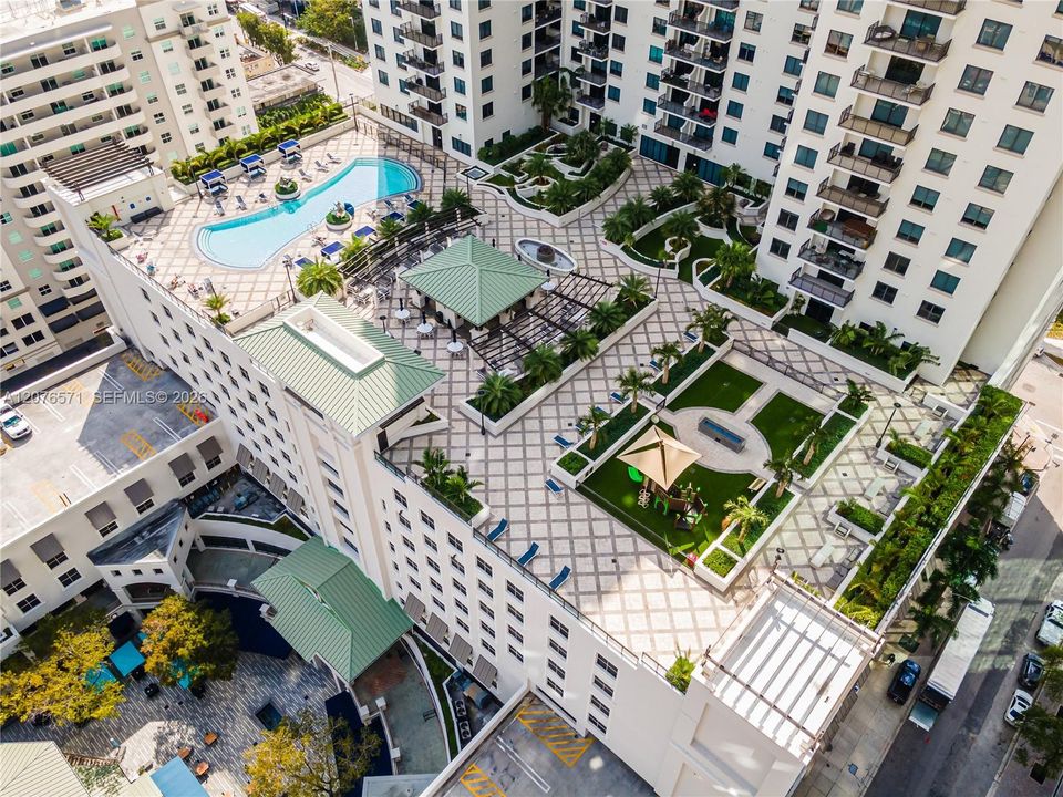 En Venta: $640,000 (2 camas, 2 baños, 1064 Pies cuadrados)