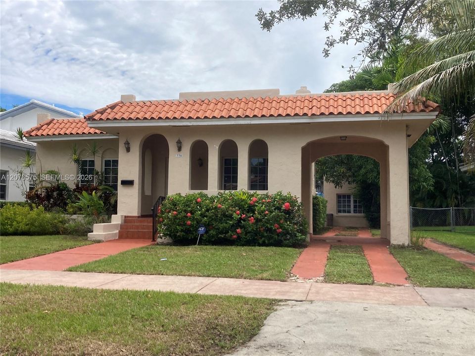For Sale: $800,000 (2 beds, 2 baths, 1147 Square Feet)
