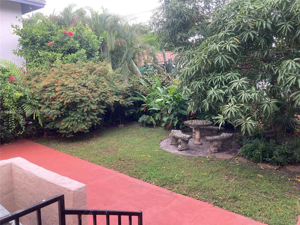 For Sale: $800,000 (2 beds, 2 baths, 1147 Square Feet)