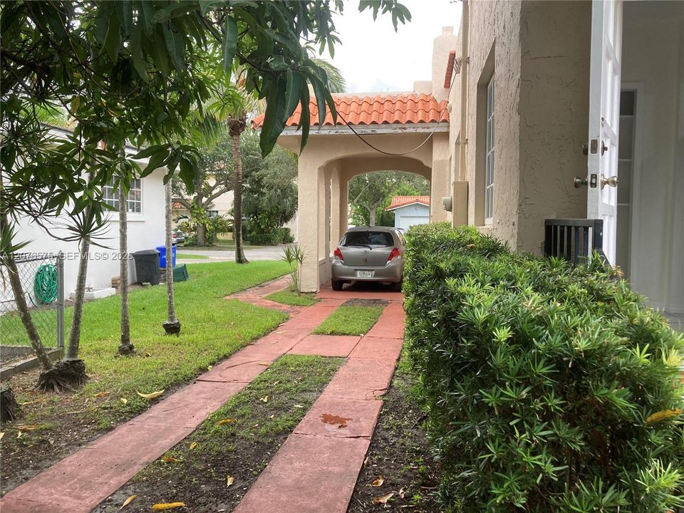 For Sale: $800,000 (2 beds, 2 baths, 1147 Square Feet)