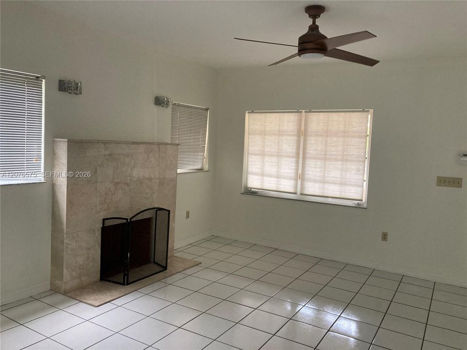 For Sale: $800,000 (2 beds, 2 baths, 1147 Square Feet)