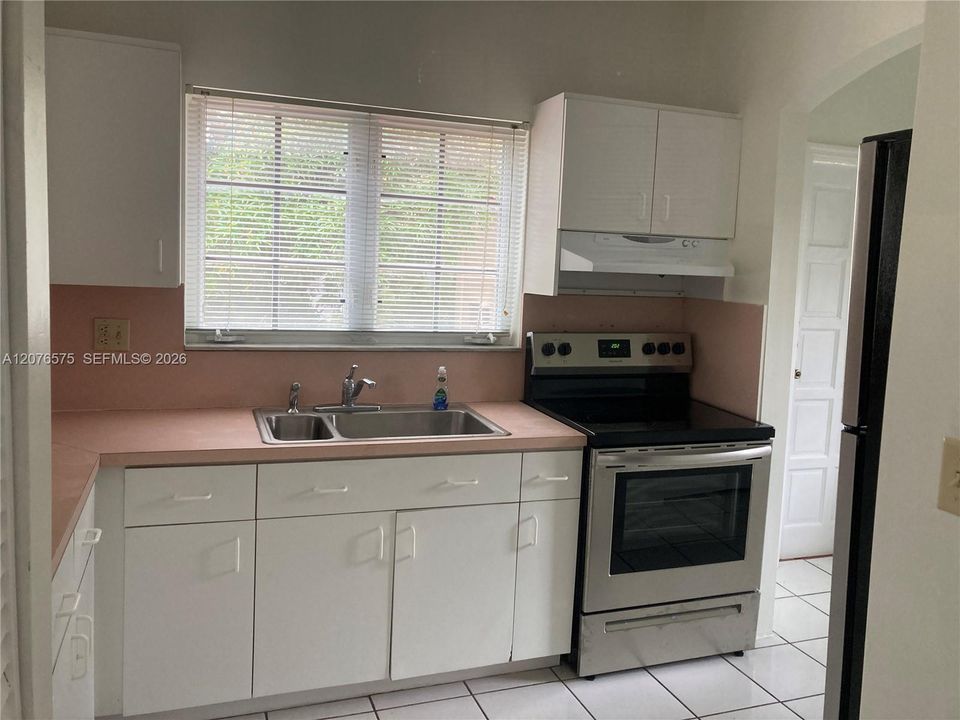 For Sale: $800,000 (2 beds, 2 baths, 1147 Square Feet)