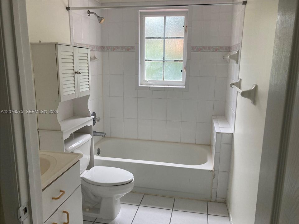 For Sale: $800,000 (2 beds, 2 baths, 1147 Square Feet)