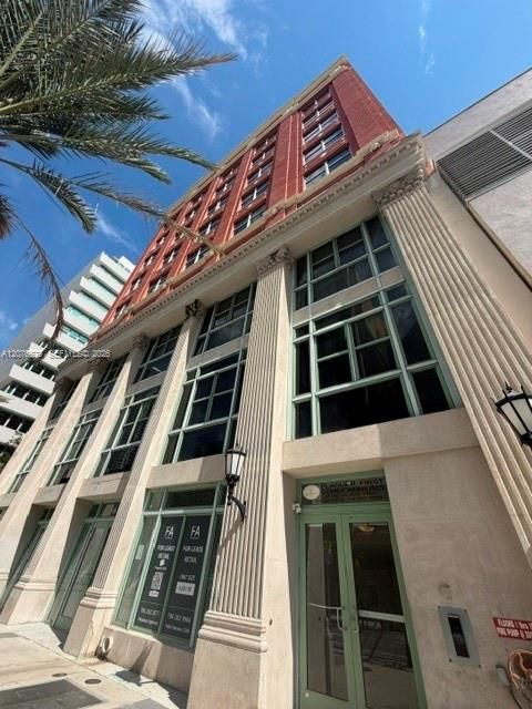 For Rent: $1,900 (1 beds, 1 baths, 553 Square Feet)