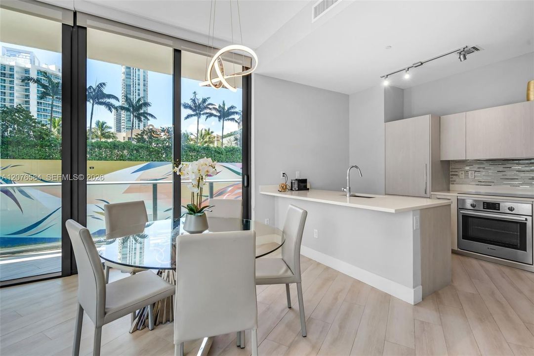 En Venta: $649,000 (3 camas, 2 baños, 1152 Pies cuadrados)